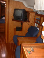 Hunter yacht for sale - ready to go liveaboard. Sleeps 8 in 4 cabins